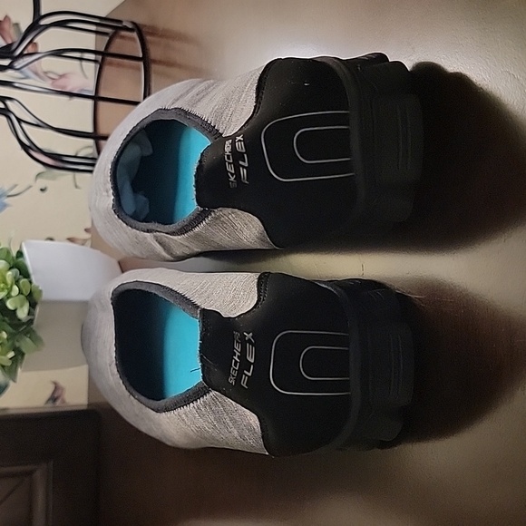 Skechers Women's Flex Memory Foam Slip On Shoe. Size 10 Gray and Black - Picture 2 of 5